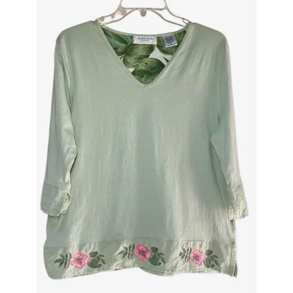 Lemon Grass Embroidered V Neck Knit Top in Pale Green/Pink Women’s LP